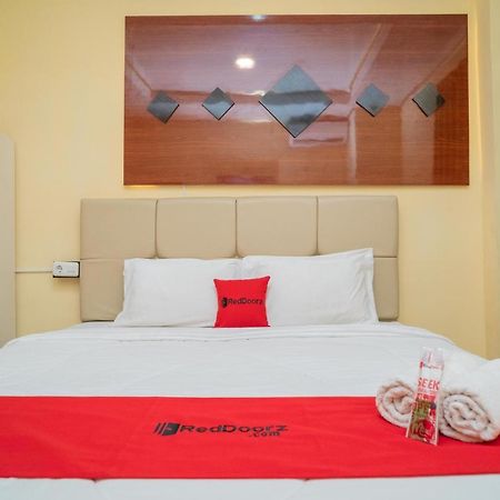 Reddoorz Plus Syariah Near Pasar Turi Surabaya Dış mekan fotoğraf