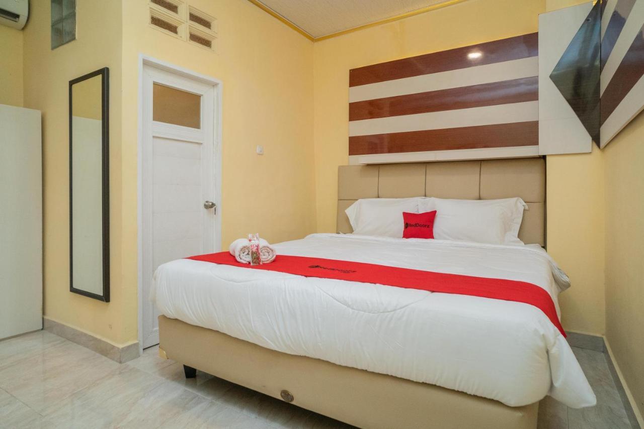 Reddoorz Plus Syariah Near Pasar Turi Surabaya Dış mekan fotoğraf